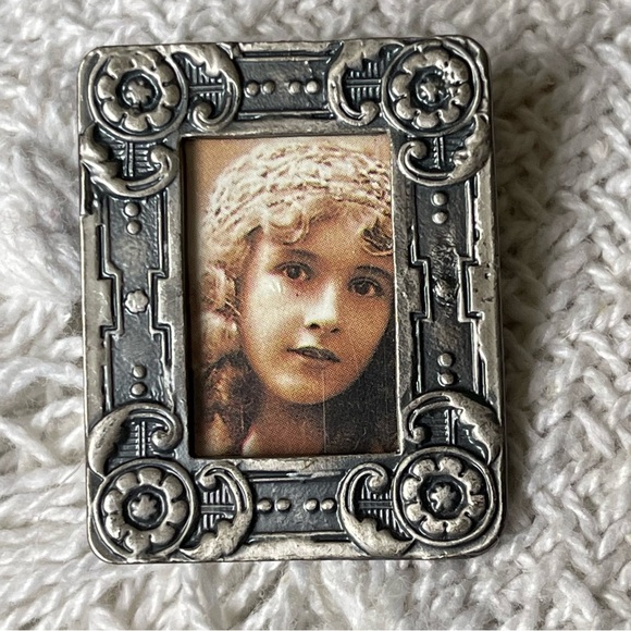 Miniature Vintage PAPEL Freelance Taiwan Brand Pewter Frame 1970's Brooch Pin - Picture 6 of 9